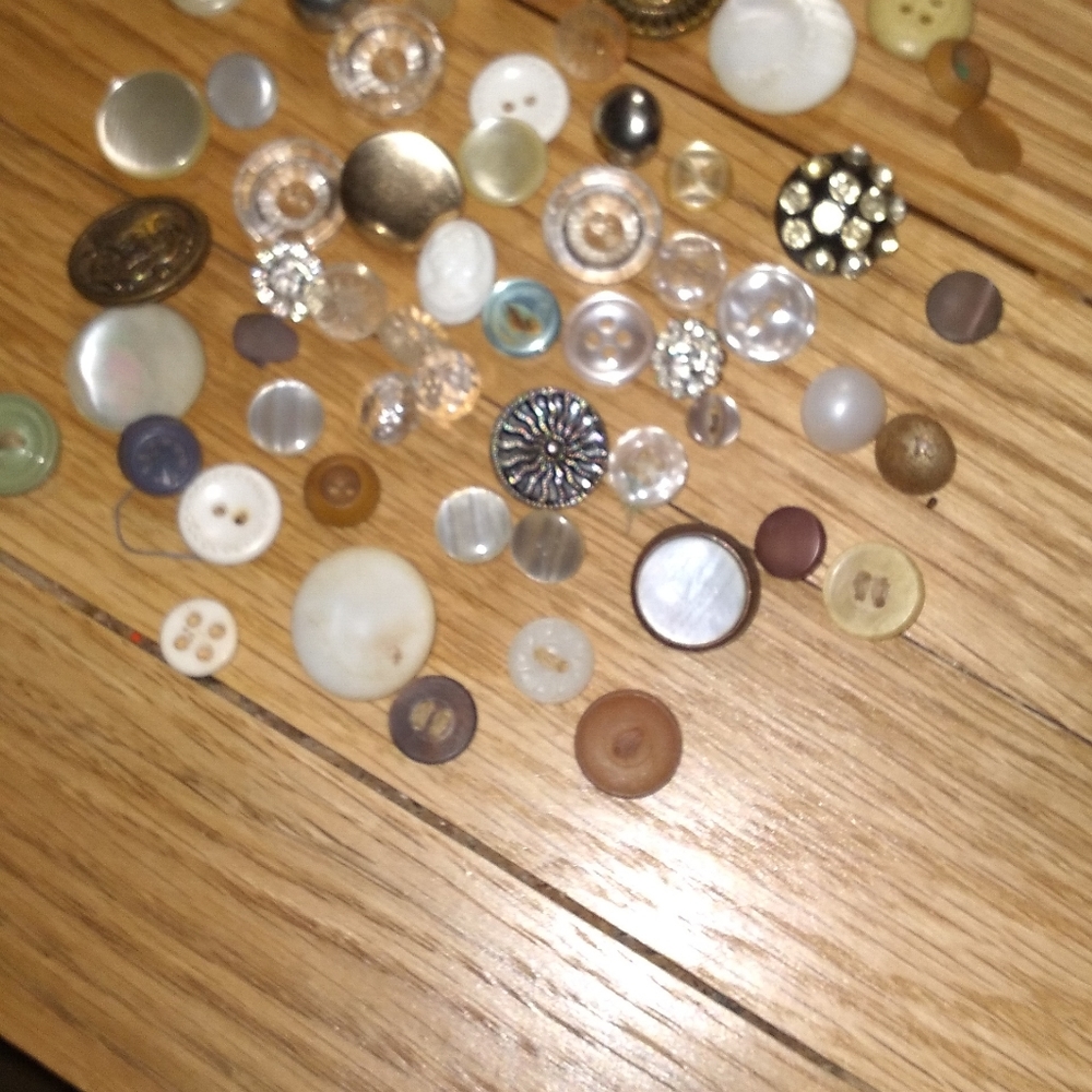 Vintage buttons lot